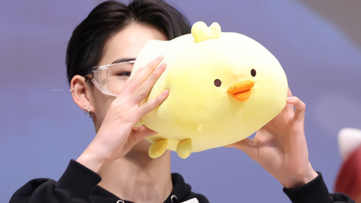 kt on Twitter "Niki cuddling with animal plushies !!! 😭 HE IS SO CUTE