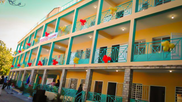 promo_trams's tweet image. Le Petit Séminaire Collège Saint Martial,patrimoine ancestral de la population haïtienne depuis plus de 157 ans. [1/3] #pscsm #haiti #promotrams