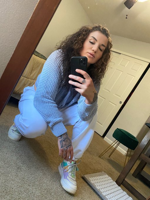 Mood so low today couldn&rsquo;t wear black 🫣 https://t.co/zzyXmmQQBN