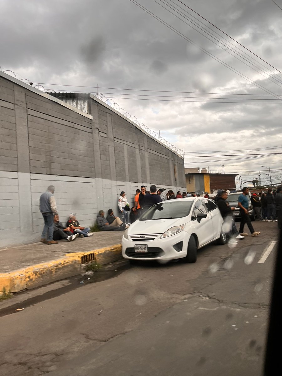 MHGenis's tweet image. Inmediaciones de la alcaldía Gustavo A. Madero cerradas por motivos desconocidos. Información en desarrollo