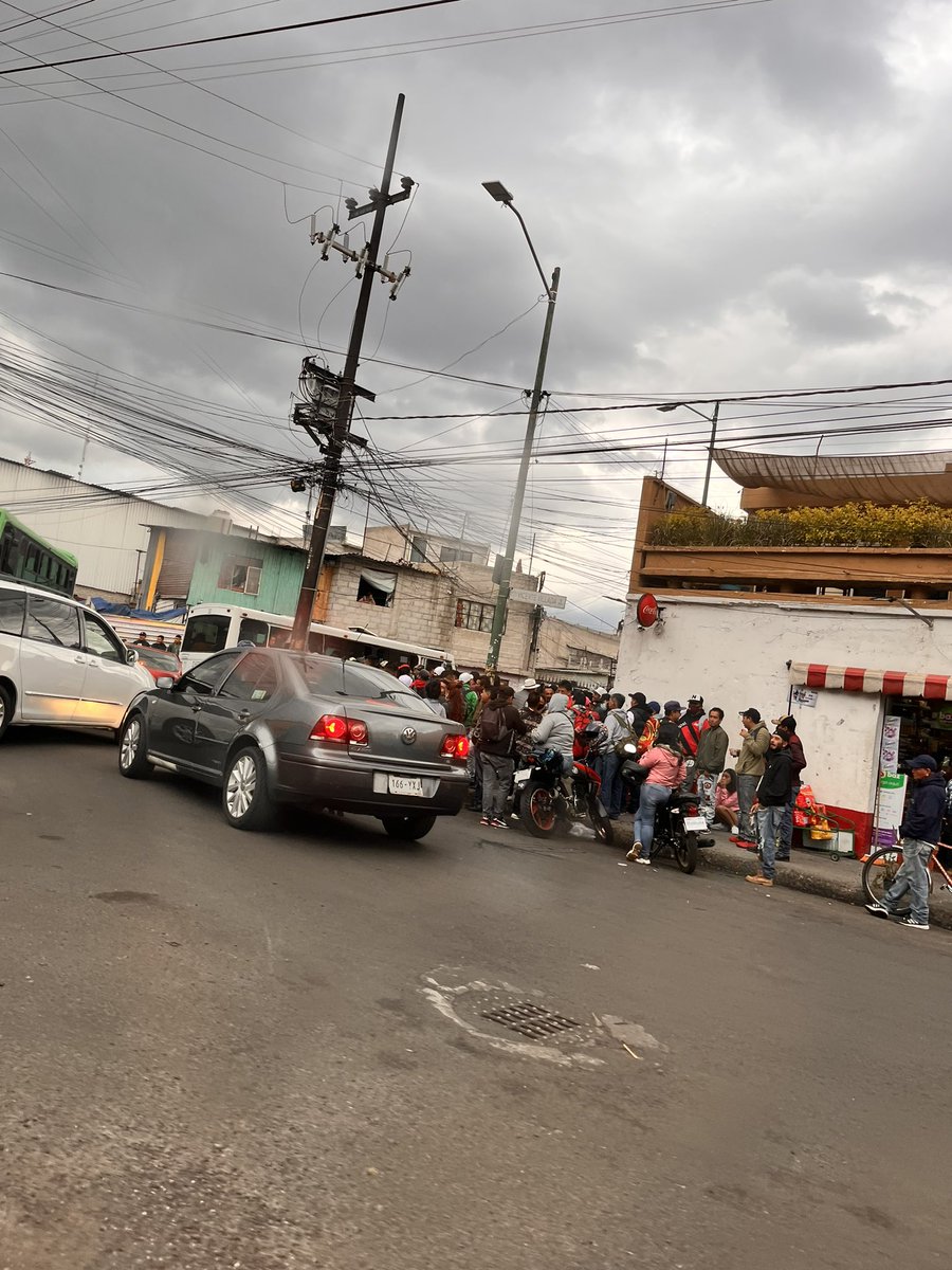 MHGenis's tweet image. Inmediaciones de la alcaldía Gustavo A. Madero cerradas por motivos desconocidos. Información en desarrollo