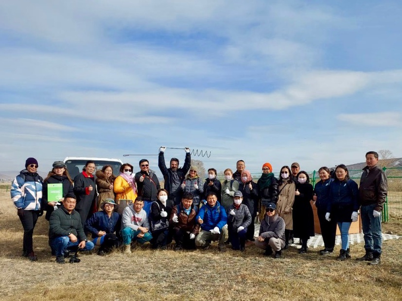 RPlanaCompost's tweet photo. Let us introduce you Mongolia's first graduating class of #mastercomposters !! 
No comments about the Mongolian aerators. Genghis Khan model 😅

But this project is still ongoing. Stay tuned. 

#localcomposting #circulareconomy #foodwaste #Mongolia https://t.co/vC3mLUCOkW