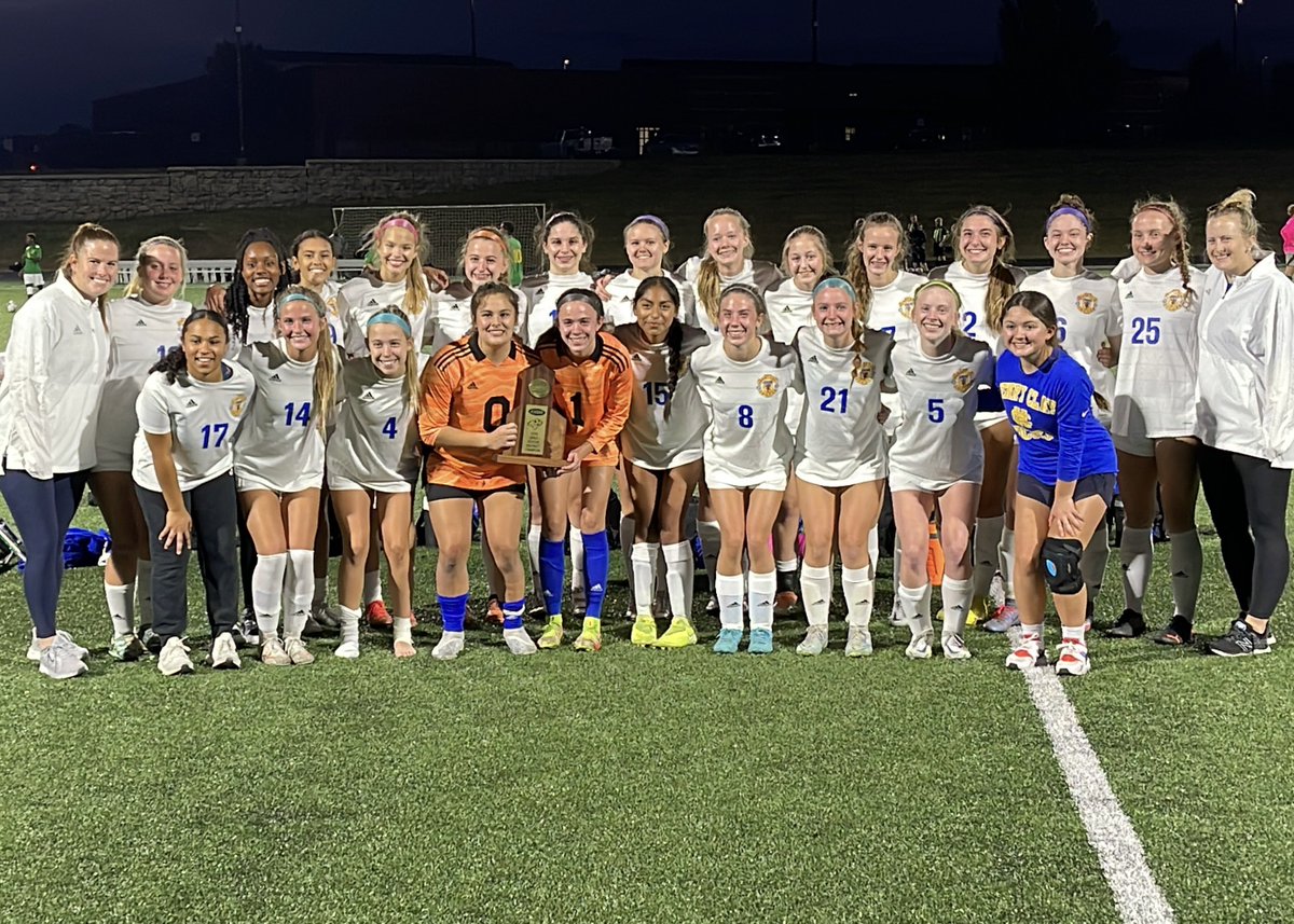 HLpreps's tweet photo. This year’s Girls’ 42nd District ⚽️ Champions: Henry Clay @claygirlssoccer @HCHS_Athletics @bluedevilsmedia https://t.co/cQkjgjALeU