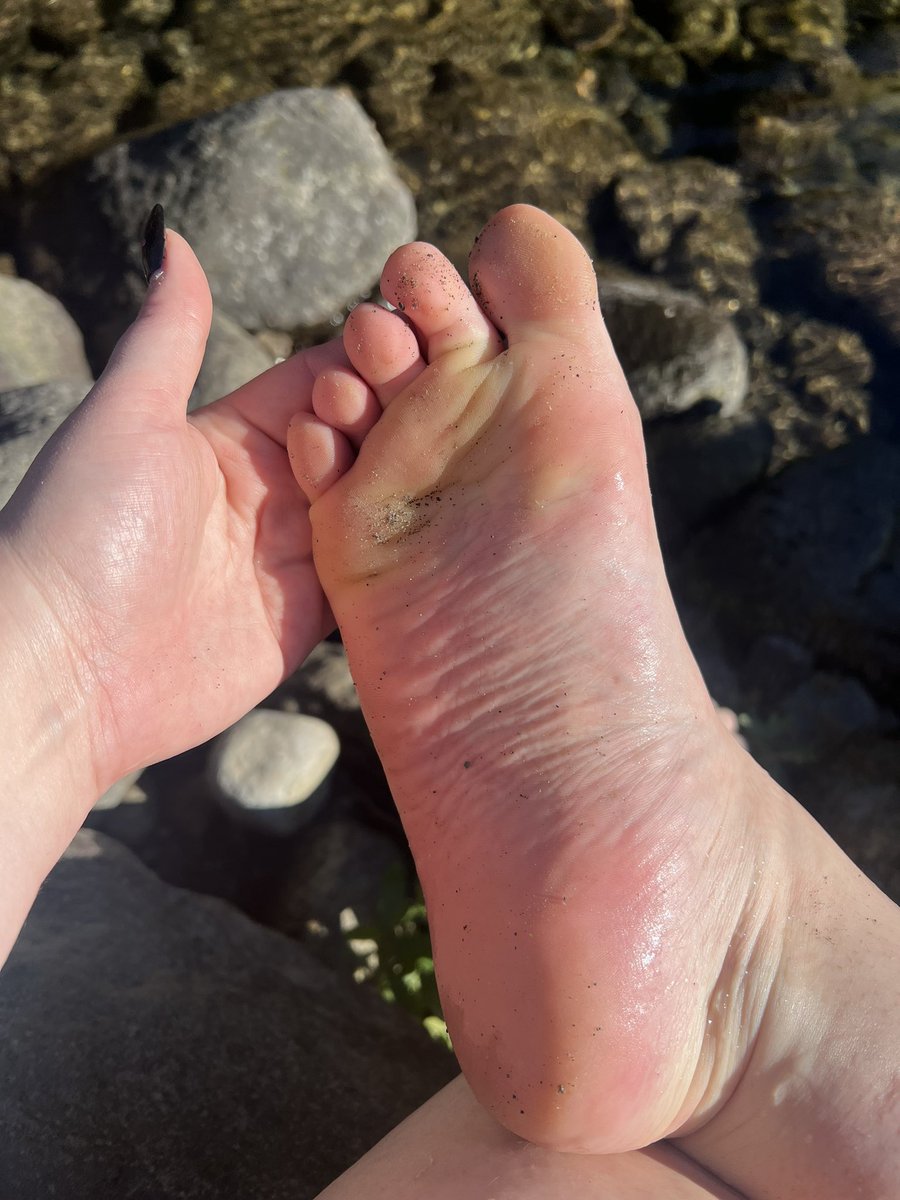xGoddessEmaleex's tweet photo. @mrfeetfucker Outdoor riverside scrunch https://t.co/qCxqbG1tiW