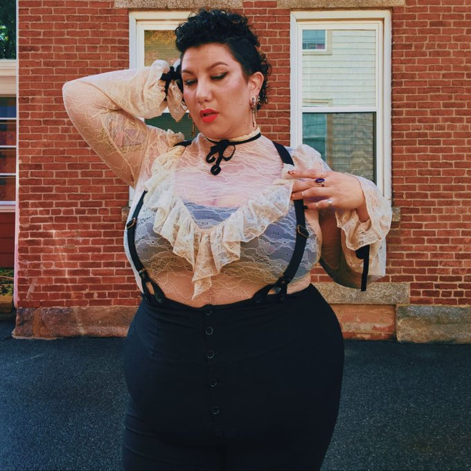 Salem day🖤🎃 #SalemMA #witchy #witch https://t.co/fpm0XsW3bm<a href="/tag/salemma"class="tags">#SalemMA</a><a href="/tag/witchy"class="tags">#witchy</a><a href="/tag/witch"class="tags">#witch</a>