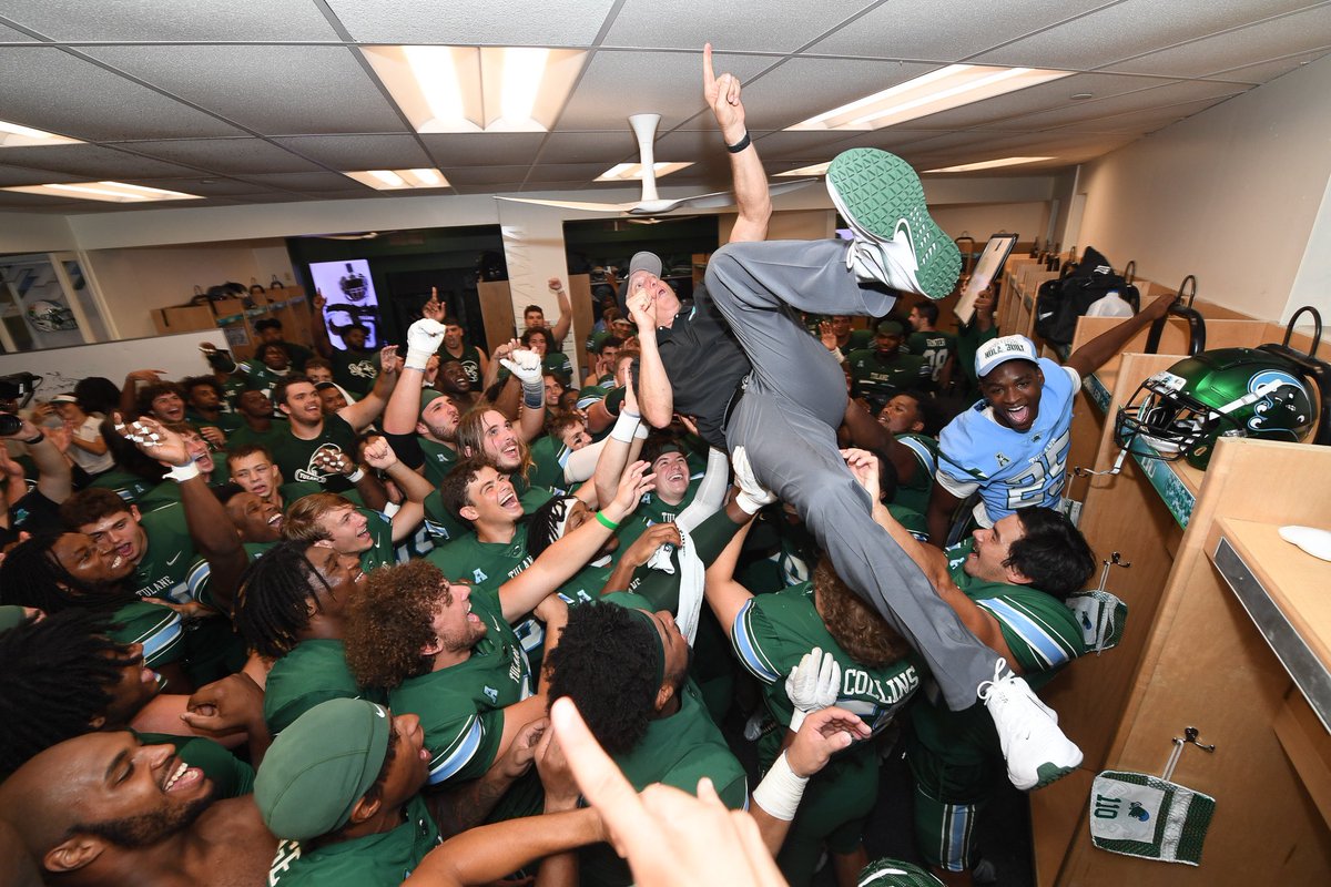 GreenWaveFB's tweet photo. Happy #NationalCoachesDay to the man who taught the world how to #WaveSurf! https://t.co/twBfvNW4rl
