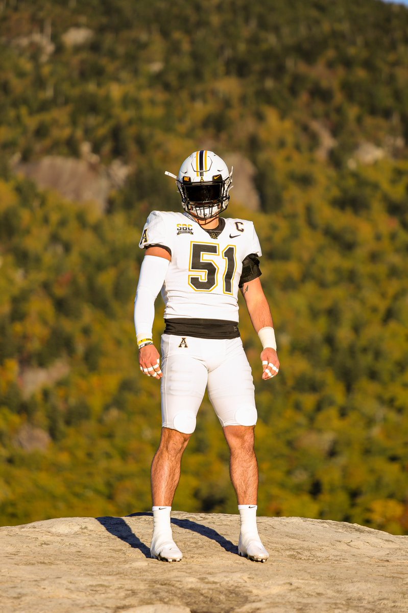 ⚪️ ⚪️ ⚪️ Icy road uni’s for the Texas heat 🥶 #GoApp #BeatTXST