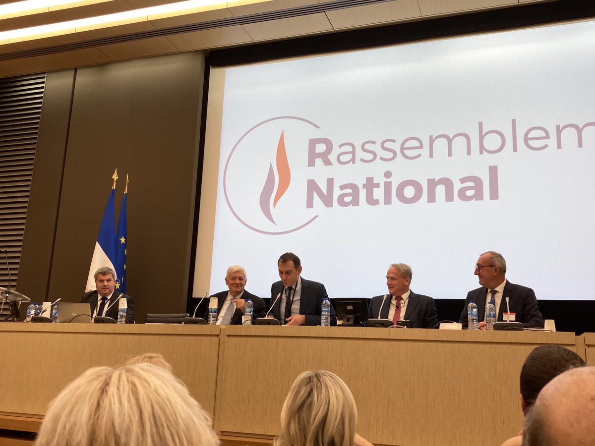 AnneJacqmin's tweet photo. Présente au #ColloqueRN du Jubilé FN/RN, je suis fière d’appartenir à cette magnifique famille dont la seule obsession est de défendre les Français. Merci à @MLP_officiel pour cette évolution : #DeLEspoirAuPouvoir https://t.co/gcUUbrmo8x