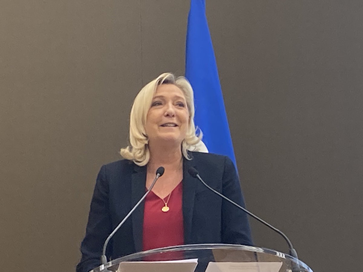 AnneJacqmin's tweet photo. Présente au #ColloqueRN du Jubilé FN/RN, je suis fière d’appartenir à cette magnifique famille dont la seule obsession est de défendre les Français. Merci à @MLP_officiel pour cette évolution : #DeLEspoirAuPouvoir https://t.co/gcUUbrmo8x