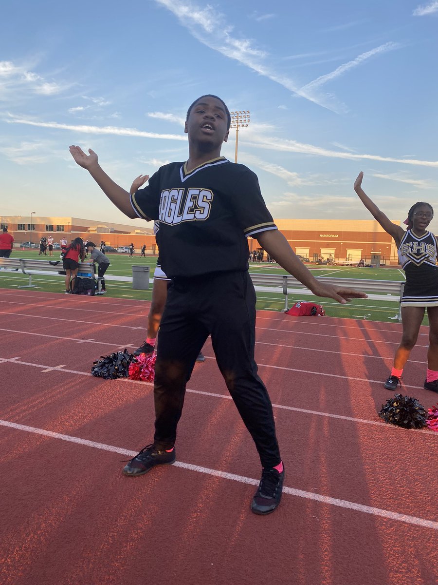 LeslieDever's tweet photo. @Eisenhower_AISD Ike Cheer on the move. https://t.co/1M3hR8gqml