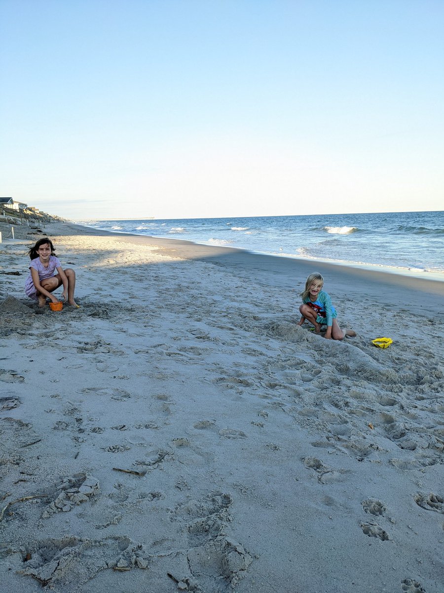 CrazedArmadillo's tweet photo. October is still beach weather in North Carolina! https://t.co/PiCEMITAJL