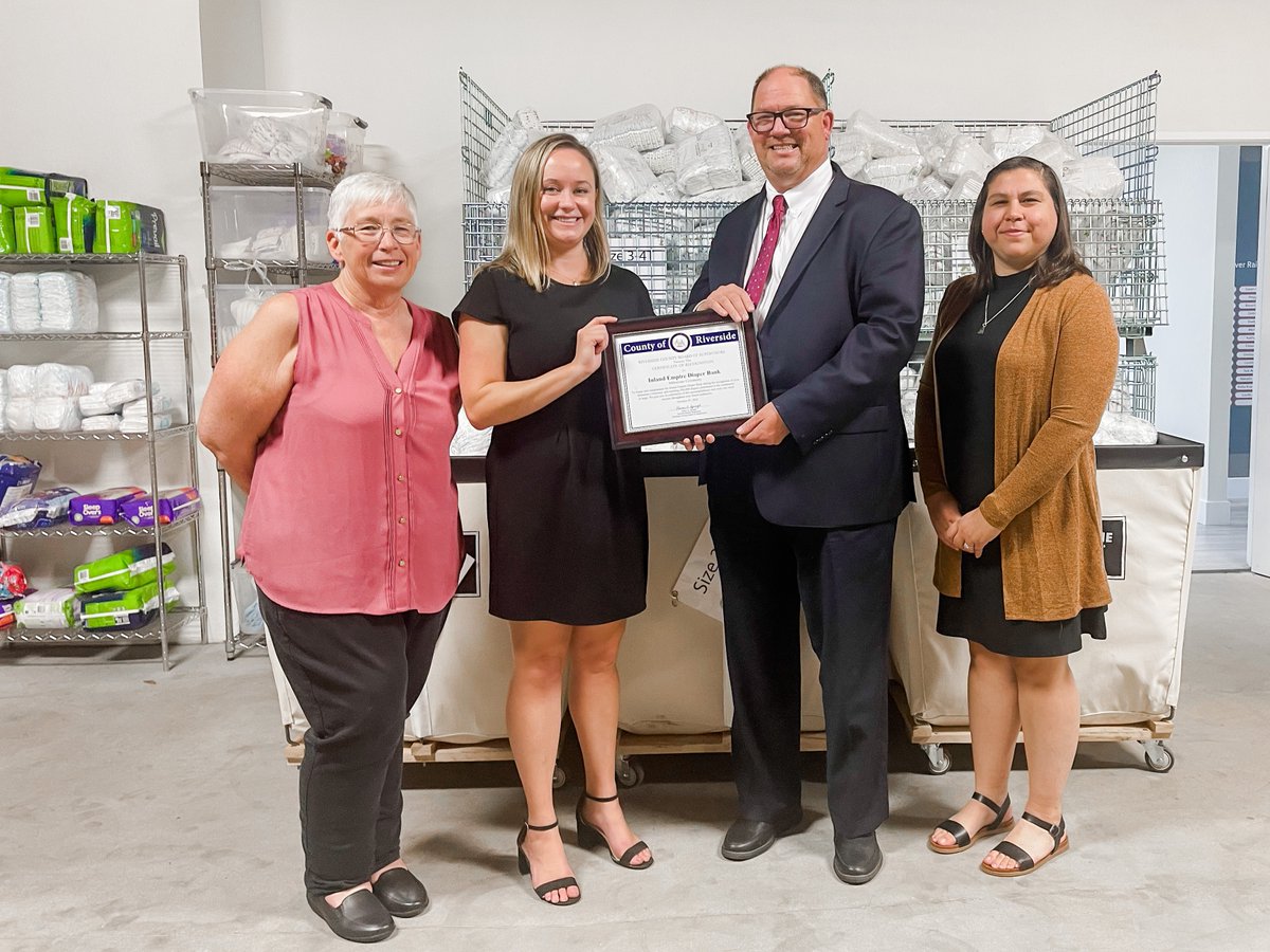SupKarenSpiegel's tweet image. This afternoon, our Chief of Staff, Phil Paule, presented a Certificate of Recognition to Inland Empire Diaper Bank executives on behalf of District 2. 

#DiaperBank #DiaperDistribution #CertifcateofRecognition #InlandEmpire #RiversideJuniorLeague #celebration
