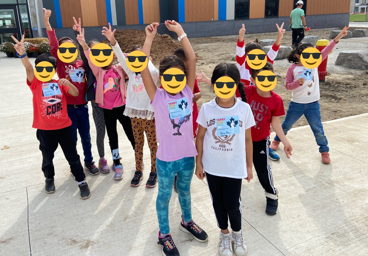 MmeHorowitz's tweet photo. Today was our day to #RunWalkandRoll for Terry Fox @RSP_HDSB The Grade 2FI class made inspiring shoes with words that represent what they feel and what we can all learn from Terry Fox: Courage, strength, never give up, be caring, help someone, be brave, try again and again. https://t.co/cOwWfMdvk2