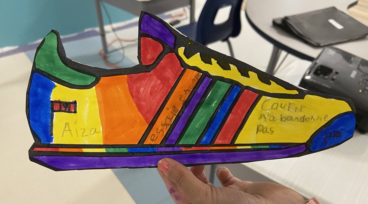 MmeHorowitz's tweet photo. Today was our day to #RunWalkandRoll for Terry Fox @RSP_HDSB The Grade 2FI class made inspiring shoes with words that represent what they feel and what we can all learn from Terry Fox: Courage, strength, never give up, be caring, help someone, be brave, try again and again. https://t.co/cOwWfMdvk2