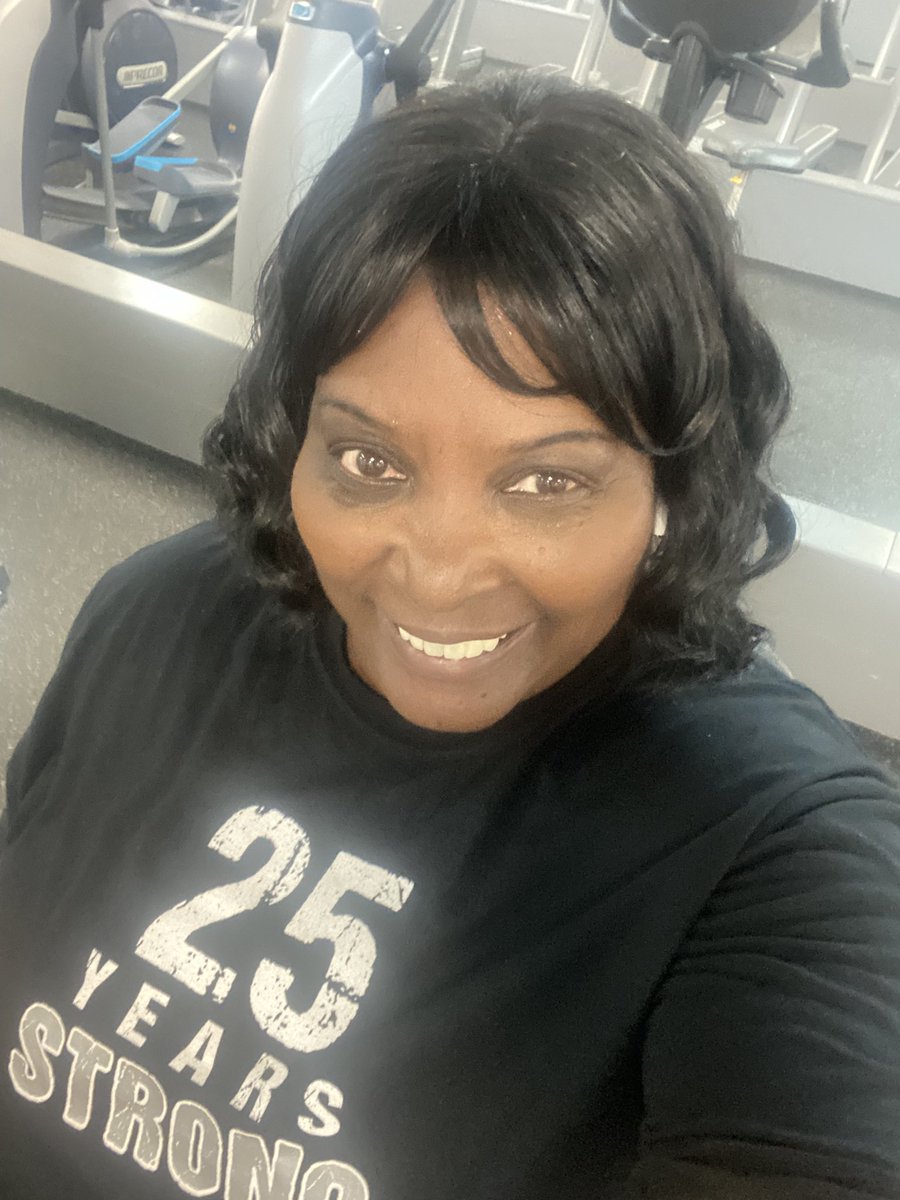 berryk1988's tweet photo. Working on the WHOLE BODY @GirlTrek Day 3 #GirlTrek https://t.co/tgL1nUmmFD
#GirlTrek
#4Dark30💙🧡💛  
#SelfCare🥰#MentalHealthMatters 🙏🏾💪🏾 https://t.co/8mwkWv4V41