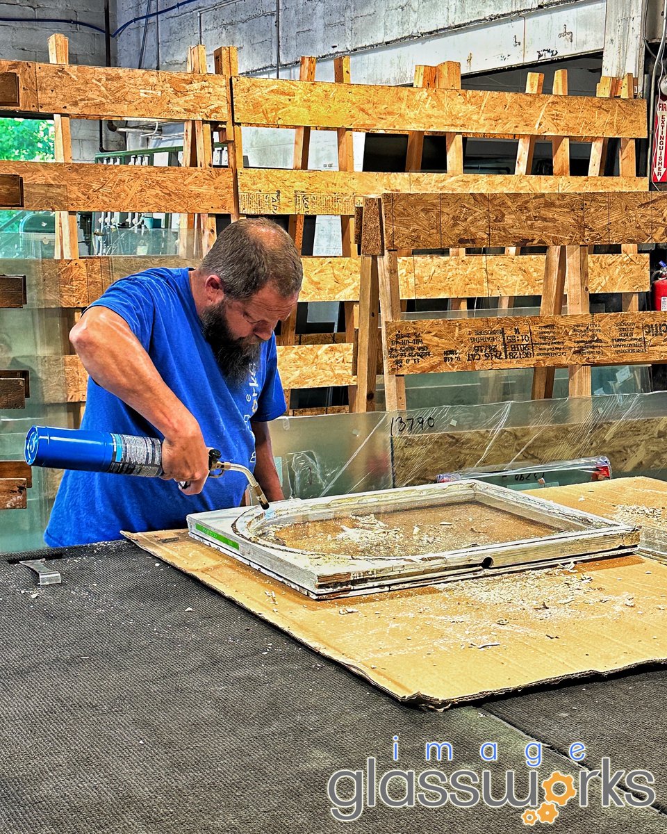ImageGlassworks's tweet image. Wooden single pane windows are mostly obsolete these days, but there are still some around in historical areas. The glass is held in with putty or glazing compound and needs to be heated up, and manually dug and cleaned out.

Here’s Larry working hard on one now!