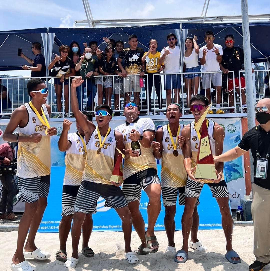 thelastwhistler's tweet photo. REMEMBER THE FEELING 🏆 November 19 na 💛
Defend the CROWN Tiger Sands! 👑 #RoarForFOUR #GoUSTe 🐯🏐 #UAAPSeason85 https://t.co/NM5qzhtm2P