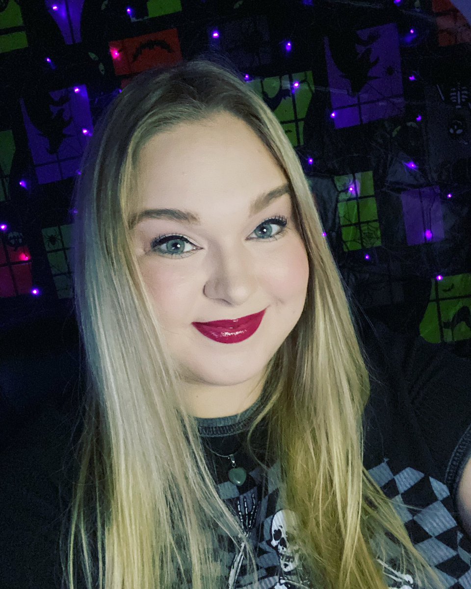 PrincessSaphrae's tweet photo. 💜🧡👻HAPPY SPOOKTOBER Y’ALL👻🧡💜 It’s time for some ROYAL-TEA and our first playthrough of Paratopic! https://t.co/m2QfuFE57y #twitch #paratopic #twitchstreamer #royalteatime https://t.co/kd2Ey8ZJ3c