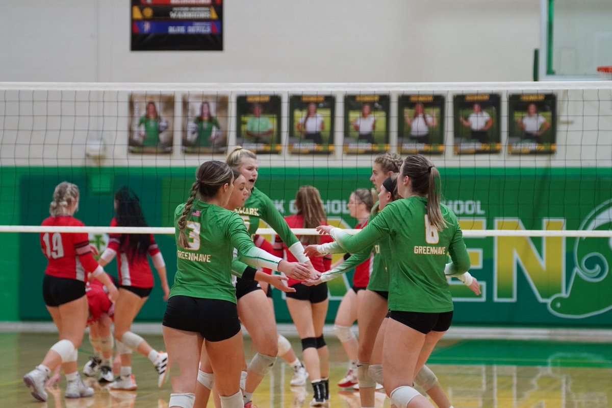 EastoftheBend's tweet image. 🚨NC ladies 

Take home first set ✅

NC: 25
U: 13

Let’s keep it going ladies!! The energy is crazy in here 😳

#eastofthebend #newarkcatholic #girlsvolleyball #sportsmedia
