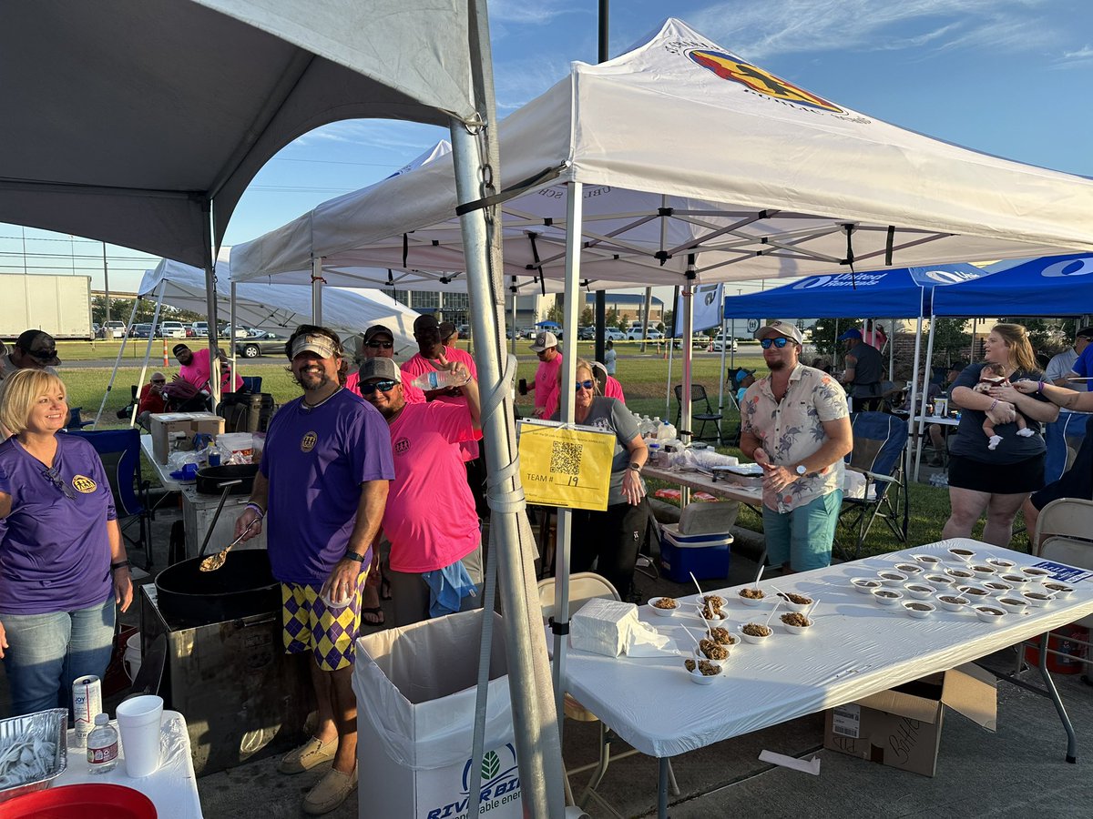 Ken_Oertling's tweet photo. Three teams representing @SCPPS at the @UnitedWay Battle for the Paddle! Great food, 🎶, and company at this fun event! I’m so proud of our community and united efforts to raise money for United Way! #SCPPSStrong💪 #YouAndIWeAreSCPPS https://t.co/NDEhYJW6Cc