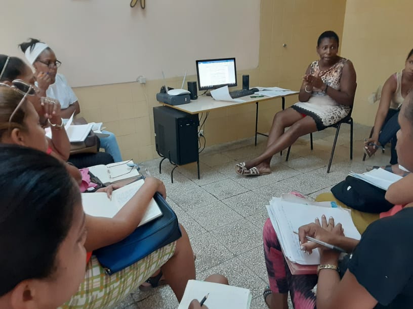 edad_ci's tweet photo. #Laprimerainfancia continúa preparando a docentes y coordinadores demostrando como a través de las habilidades de la plástica se desarrolla la motricidad fina en la edad preescolar @dpestgo @CubaMined @RaulSamon @niurdisreyes #CubaViveYTrabaja https://t.co/ihpit1DMXx