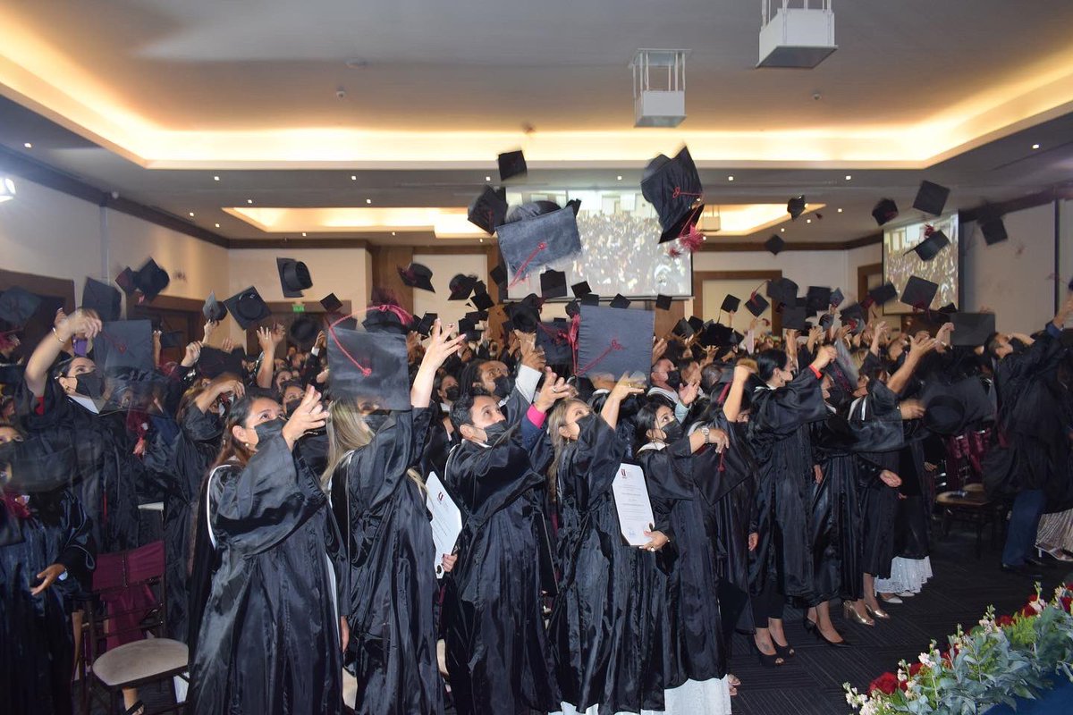 PostgradoUEES's tweet photo. ¡Éxito en este nuevo camino profesional!
Hoy se realizó la ceremonia de incorporación de los nuevos másters graduados en nuestros programas de postgrado modalidad online y presencial.
#OrgullosamenteUEES #UEESGrad #Postgrado #ESAI https://t.co/wnEFiFy0w8