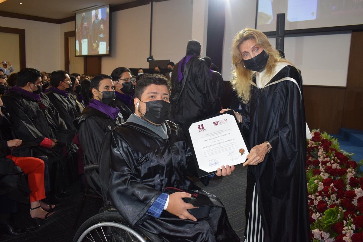 PostgradoUEES's tweet photo. ¡Éxito en este nuevo camino profesional!
Hoy se realizó la ceremonia de incorporación de los nuevos másters graduados en nuestros programas de postgrado modalidad online y presencial.
#OrgullosamenteUEES #UEESGrad #Postgrado #ESAI https://t.co/wnEFiFy0w8