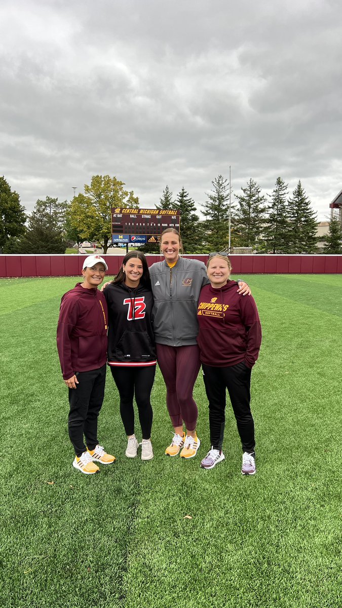 toribriggs24's tweet photo. Excited to announce my commitment to @CMUSoftball!  Thank you to my family, coaches, teammates and friends for supporting me along the way and to @McCallSalmon @BrittiniK24 &amp; @saradriesenga10 for this opportunity! 🔥👆🏻@Turnin2Pezz @GladiatorSball @CollegeBDJocks @Turnin2Softball https://t.co/o70U4bP9jm
