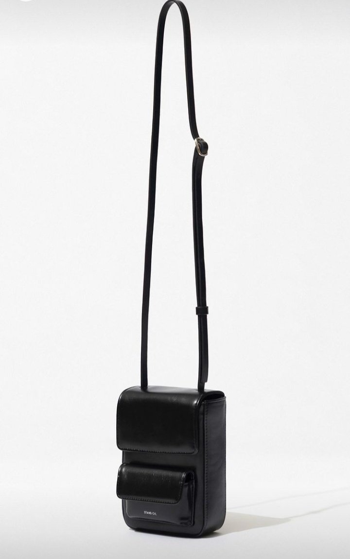 Bag that Seventeen's Joshua used at Incheon Airport Brand: Stand Bag that Seventeen's Joshua used at Incheon Airport Brand: Stand