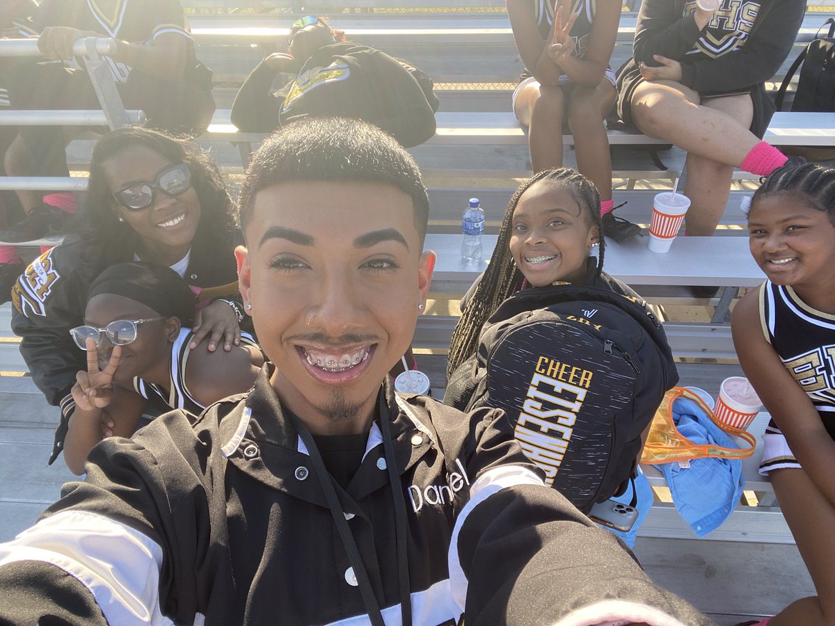 LeslieDever's tweet photo. @Eisenhower_AISD Ike Cheer on the move! https://t.co/pWrbOfOtCn