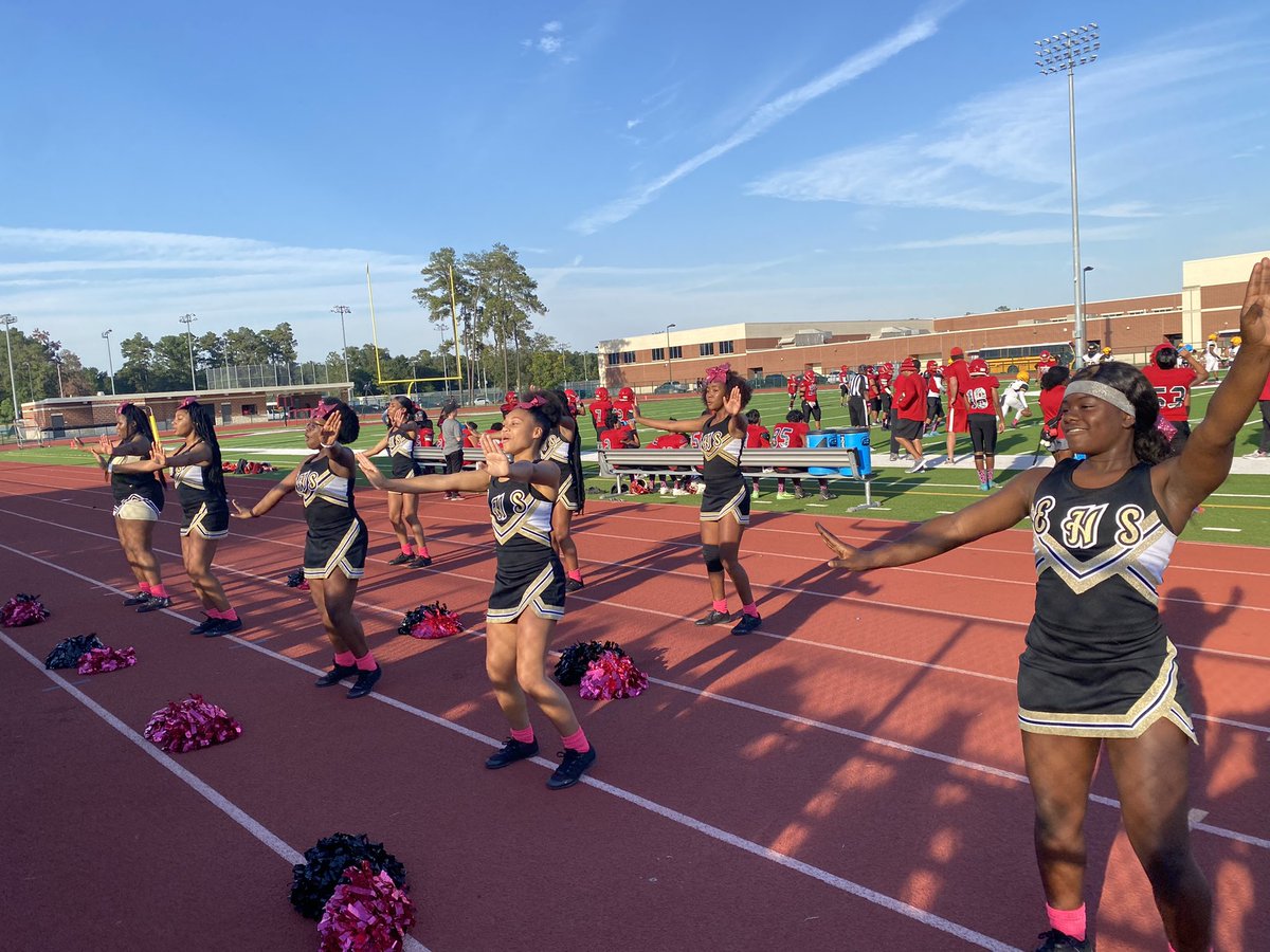 LeslieDever's tweet photo. @Eisenhower_AISD Ike Cheer on the move! https://t.co/pWrbOfOtCn