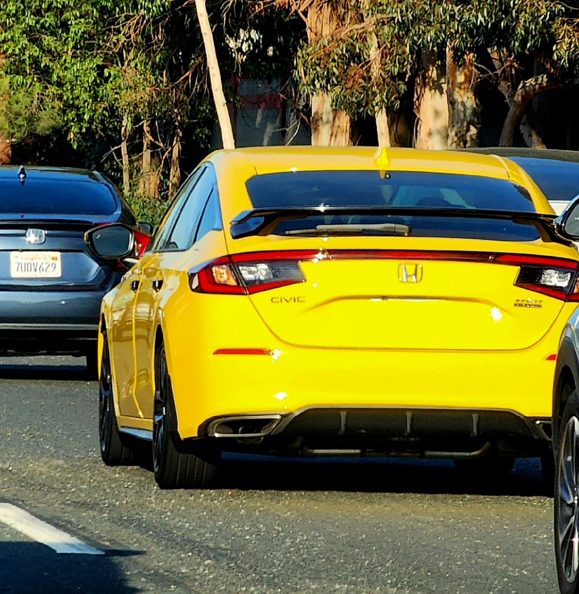 GPWAP2's tweet image. Not a Type R but like the color and spoiler.  Don't think it was factory options.