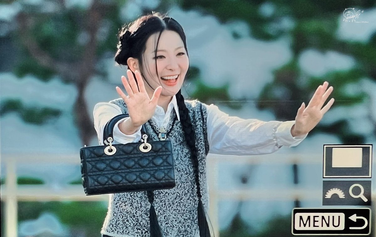 HungryLittleBe2's tweet photo. 221007 뮤뱅 미니팬미팅
#레드벨벳 #RedVelet #슬기 #Seulgi https://t.co/4Avodvab1B