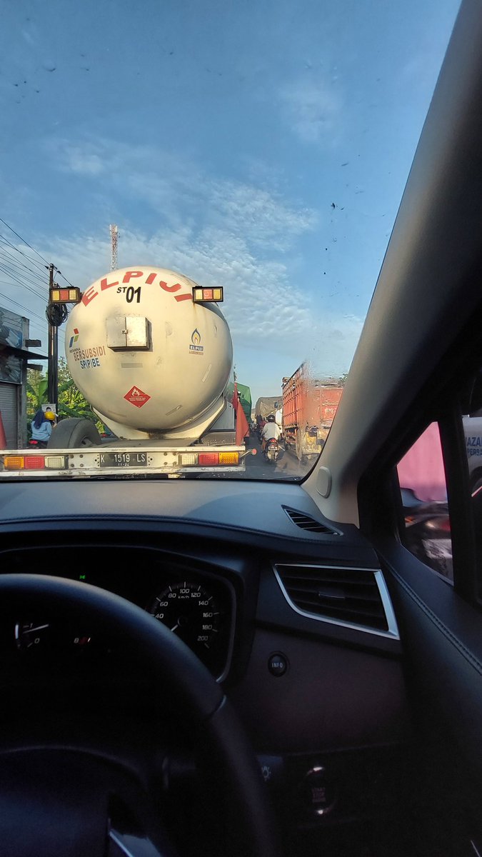 uengweng's tweet photo. Info untuk rekan2 yang lewat jembatan wonokerto, saat ini macet parah dari jam 5pagi s/d 7pagi masih belum bisa melewati jembatan. Terimakasih https://t.co/CAqTBVIuGV