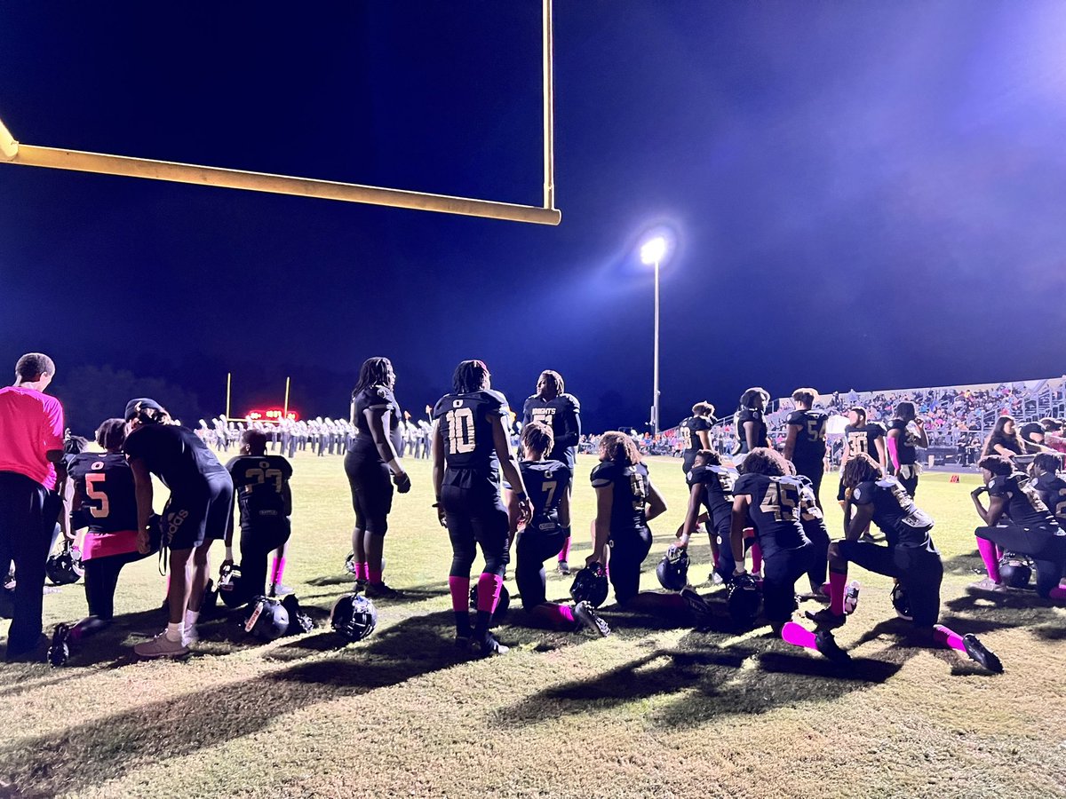 OcoeeKnights's tweet photo. At the Half: @OcoeeKnights 28 - @WPHS_OCPS 21 @osvarsity #ThursdayKnightLights https://t.co/suvCEG45l7