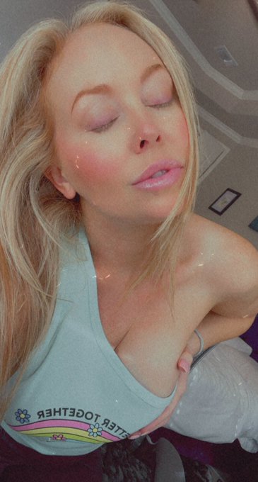 1 pic. Who&rsquo;s ready for the weekend? https://t.co/yZtjxF5Klu