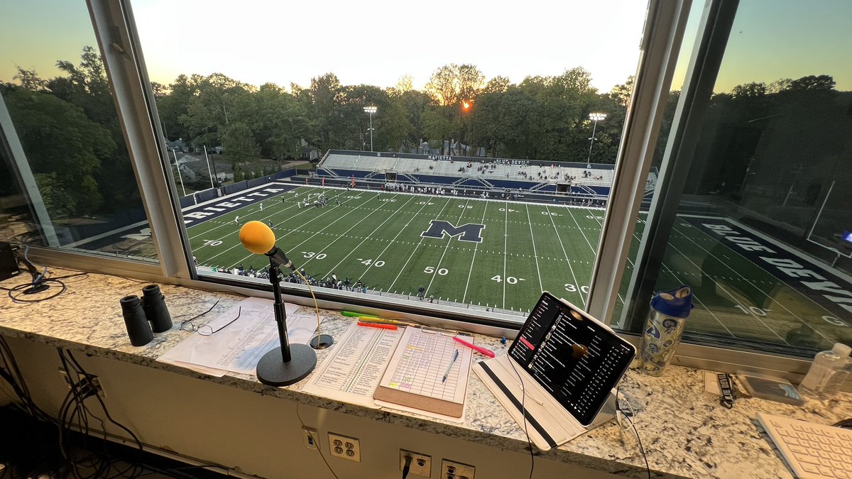TMayerTV's tweet photo. Beautiful evening for #ThursdayNightFootball @MHSFBFAMILY hosting @KMHS_FootballGa @MariettaGAhs @KMHS_GA @MariettaCitySch #MariettaBlueDevils #MHSBlueDevils #PAGameDay #PAannouncer https://t.co/ED6T0B1IQC