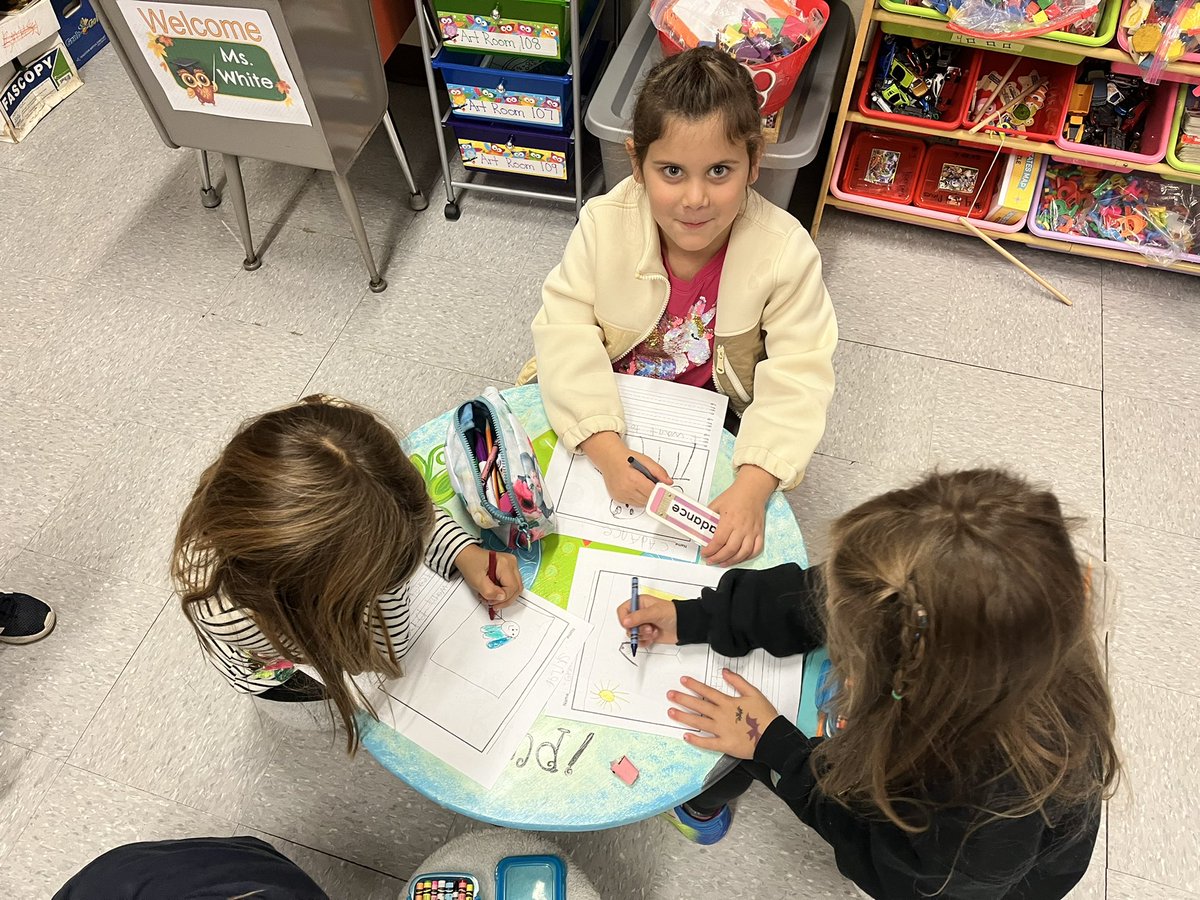 AntonacciDiane's tweet photo. Blairsville Elementary School first grade students exploring careers by drawing and writing about it. @World0fWork @RVSDSuper @RVSDPanthers @MrHiggRVSD https://t.co/n5mDvTQUo5