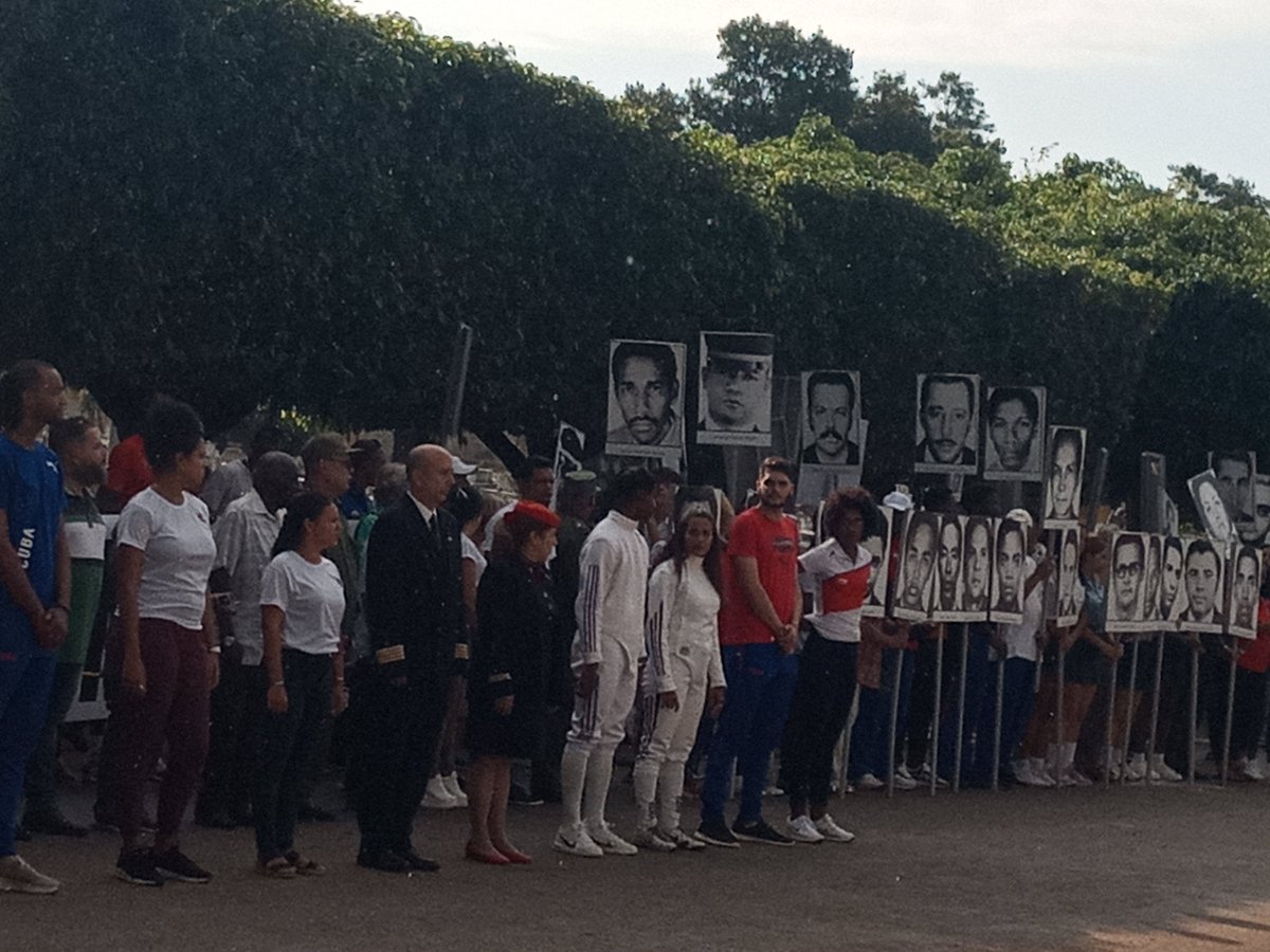 FerminIraola's tweet photo. Hoy 6 de Octubre a 46 años del Horrendo crimen de Barbados sobre un Avion de Cubana de Aviacion en pleno vuelo, el pueblo enérgico y Viril rinde tributo a sus héroes y vuelve a hacer temblar la injusticia.
#CubaViveEnSuHistoria 
#Cuba https://t.co/T9G7ZEV8Mz