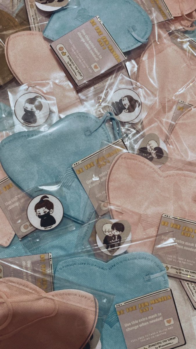 hanniekoo_'s tweet photo. 50 sets of heart face mask w/ Jeonghan &amp; Jeongcheol fan art stickers by @thomangtat will be given on Day 1 ✨

check image for more details

see you there carat-deul! ☺️
 
#BETHESUNinMNL #BeTSinMANILA #SEVENTEEN be the sun in manila freebies https://t.co/HmD0cQUDm1