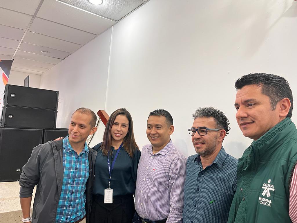 cesardanielsa's tweet photo. @arturolunat @ClaraLuzRoldan @JorgeIvanOspina @Ministerio_TIC @SandramUrrutia @GobValle @AlcaldiaDeCali @CodectiCol @ACRegiones @infopresidencia @petrogustavo @FranciaMarquezM Saludo especial desde el @CdtCreatic, actor reconocido del departamento del Cauca. Reitero mi invitación señor ministro a encontrarnos cuando visite Popayán. https://t.co/v5NMNKUTQn