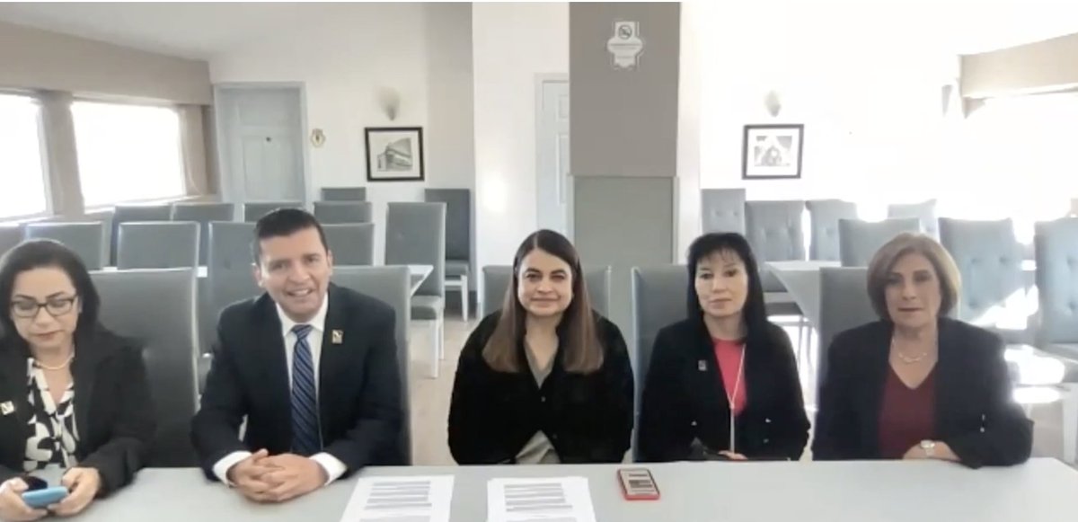 muliv_oficial's tweet photo. "Con este convenio consolidaremos de manera formal una mayor equidad de género, tenemos una gran participación de mujeres en nuestro sector y estoy convencido de que haremos cosas muy importantes", @JavierFurlong, presidente de @FECOVAL_AC.

👉 https://t.co/w3BIyDASBp
#SoyMuliv https://t.co/8dYvbWnrix