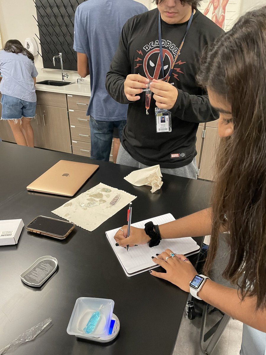 Osmosis fun today! We wrangled the dialysis tubing to get perfect results. These kids come prepared and ready to lab 🖤💛 Pocket scales for each group are key to getting it all done. <a href="/JhsWarriors/">Jordan High School</a> <a href="/SecScienceKISD/">Tina Hovance</a> <a href="/katyisd/">Katy ISD</a> #apbio #osmosis