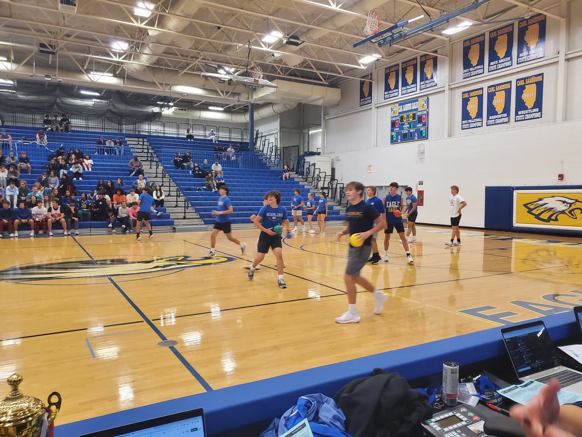 SandburgHS's tweet photo. Get here! Staff vs Students Dodgeball @DSmithCSHS @Rnolting21 @CHSD230 https://t.co/M0RkndkkPP