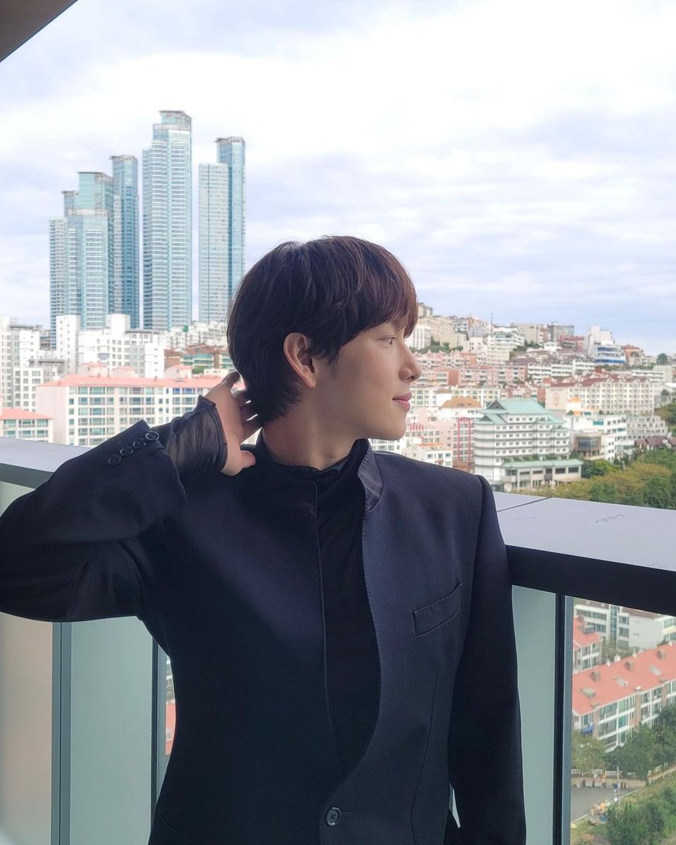 BLstagram's tweet photo. This pose…fruity 🍒👀

#yimsiwan #runron #임시완 https://t.co/lPQqLQveko