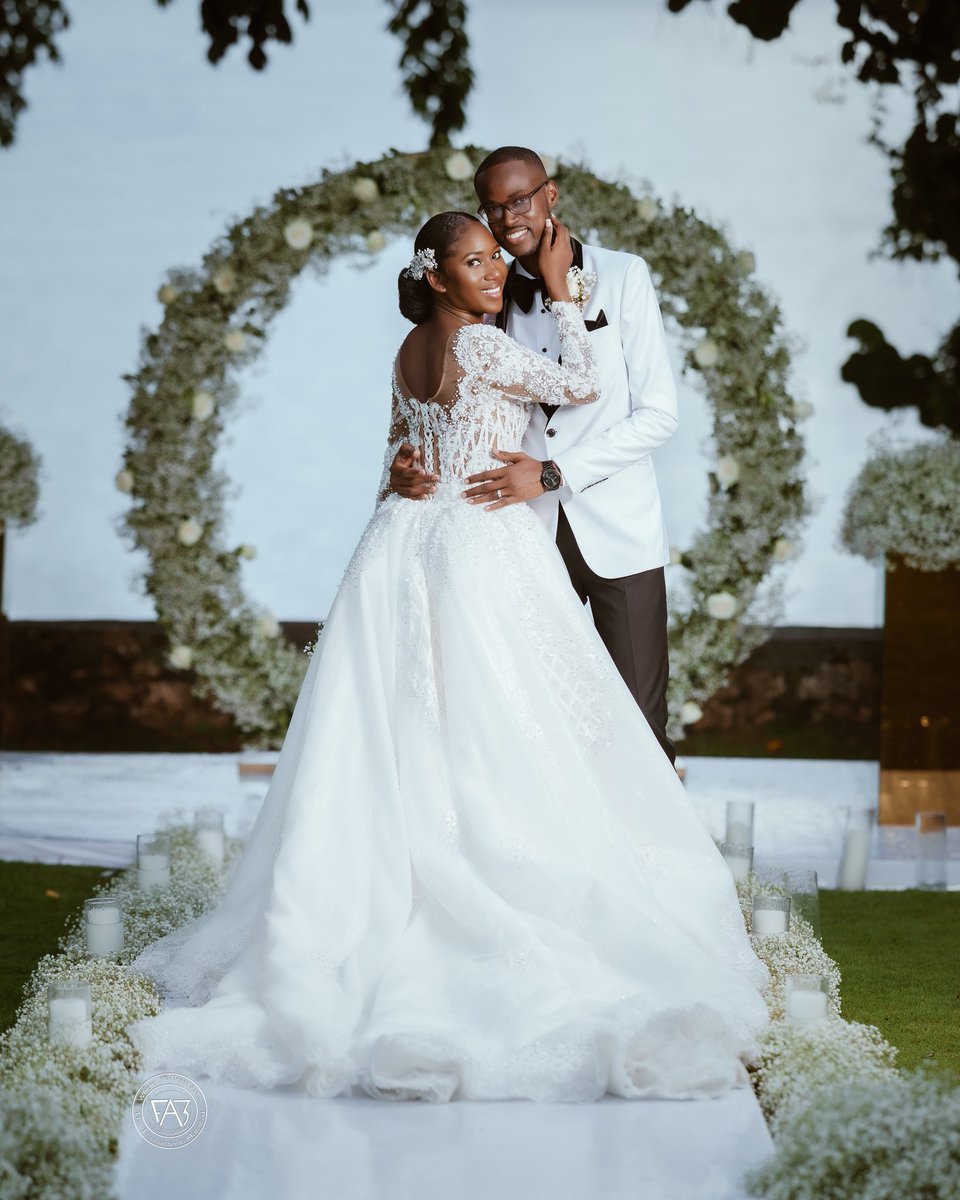 GodKneesDaily's tweet photo. I'm happy God made you mine! 
Est. - Oct. 1, 2022 💍🤍
#Wife #OnMcLeod9 #TiedTheKnot #Marriage https://t.co/8zsdkjraVV