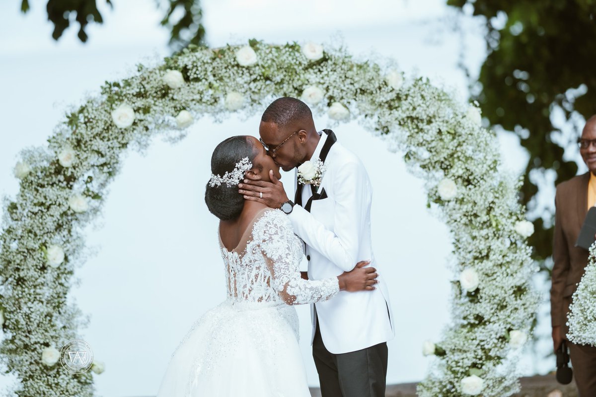 GodKneesDaily's tweet photo. I'm happy God made you mine! 
Est. - Oct. 1, 2022 💍🤍
#Wife #OnMcLeod9 #TiedTheKnot #Marriage https://t.co/8zsdkjraVV