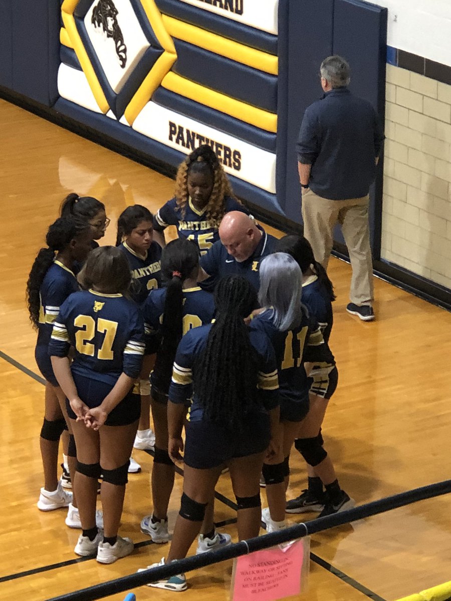 LocklandLocal's tweet photo. Panthers Varsity VB loses an intense one tonight vs Clark. The improvement of these young ladies over the last few years has been remarkable to watch. Heads held high leaving the floor tonight and on to the next one. #PantherPride #EquipEngageMotivate #HabituallyHopeful https://t.co/MWYH01zPY6