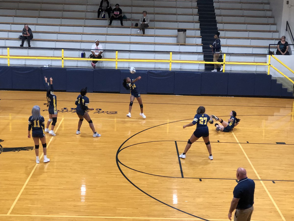 LocklandLocal's tweet photo. Panthers Varsity VB loses an intense one tonight vs Clark. The improvement of these young ladies over the last few years has been remarkable to watch. Heads held high leaving the floor tonight and on to the next one. #PantherPride #EquipEngageMotivate #HabituallyHopeful https://t.co/MWYH01zPY6