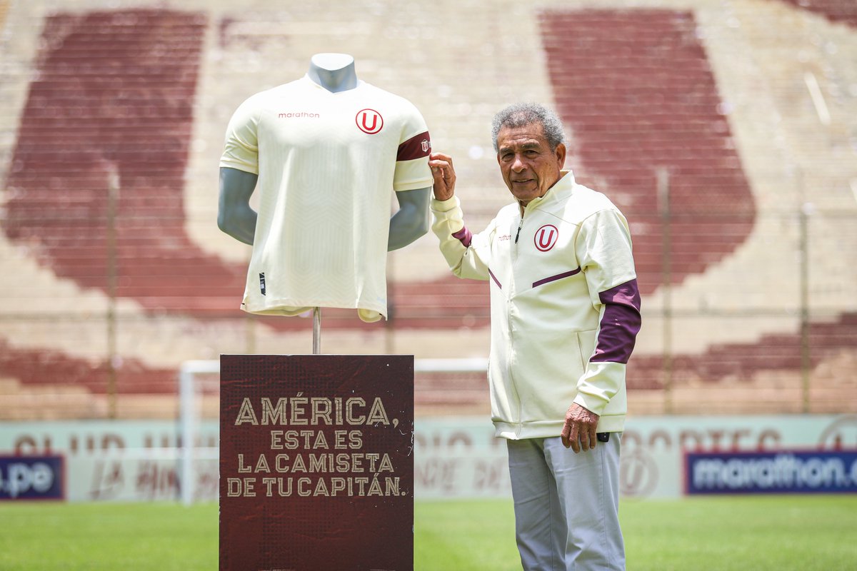Universitario's tweet photo. 𝗔𝗠𝗘́𝗥𝗜𝗖𝗔, 𝗘𝗦𝗧𝗔 𝗘𝗦 𝗟𝗔 𝗖𝗔𝗠𝗜𝗦𝗘𝗧𝗔 𝗗𝗘 𝗧𝗨 𝗖𝗔𝗣𝗜𝗧𝗔́𝗡 ©️ ✨

👉 Adquiérela en la web de @MarathonPeru ▶️ https://t.co/jMdpM3aTZ4

#CapitánEterno
#YDaleU https://t.co/zYPmcP4ji7